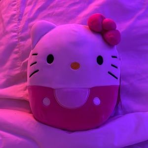 Hello Kitty Squishmallow